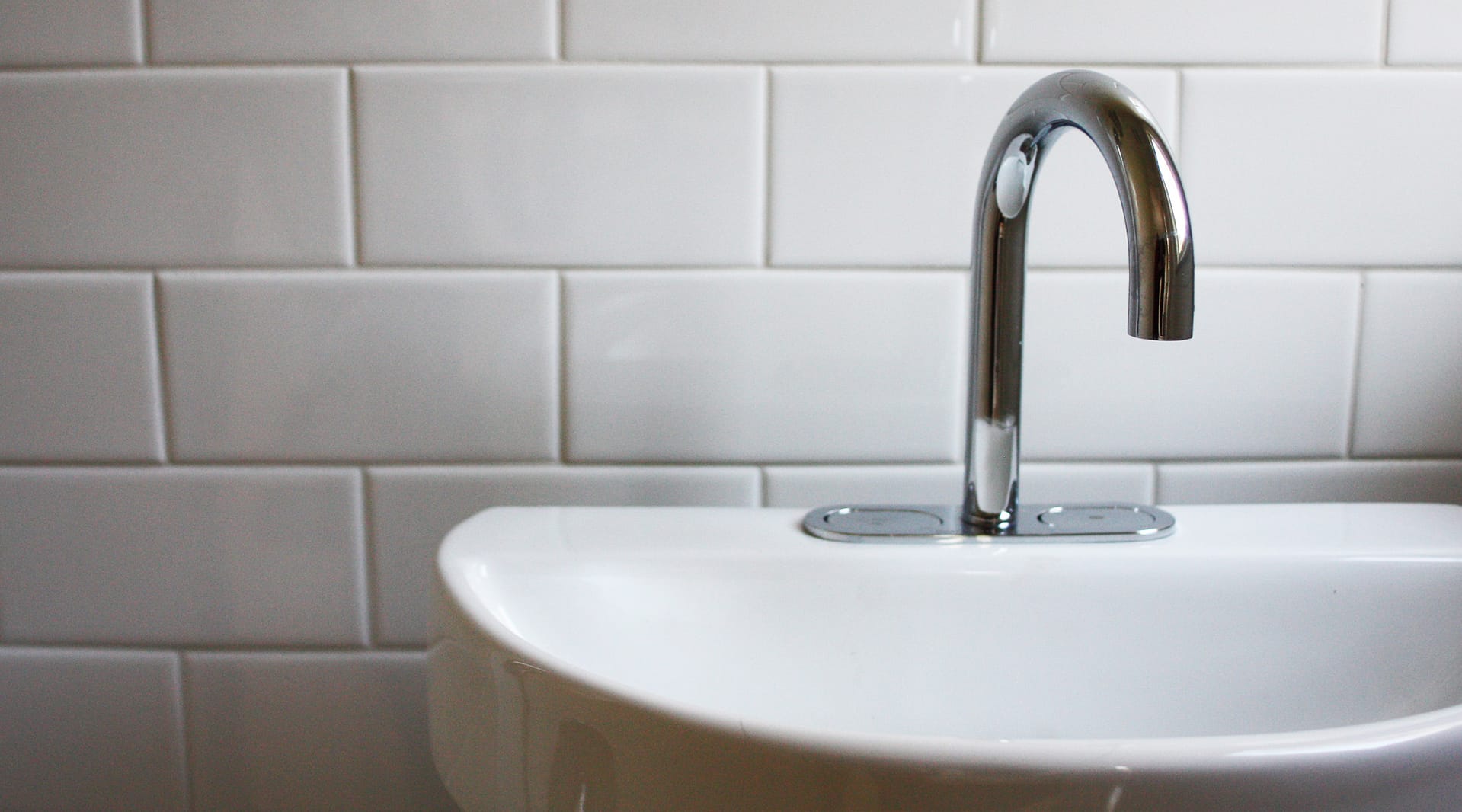 tiny-bathroom-featured